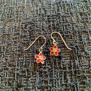 Dainty flower dangles